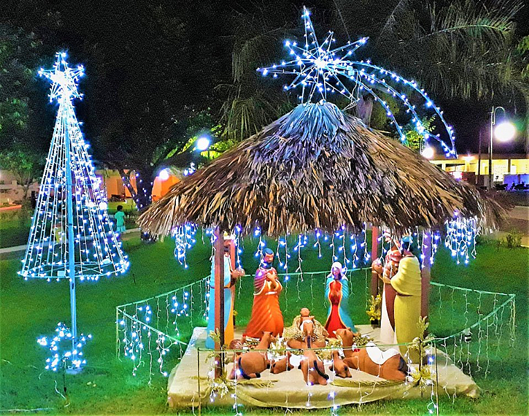 PREFEITURA MUNICIPAL JOAQUIM PIRES - Confira a decoração de Natal da Praça  28 de Dezembro